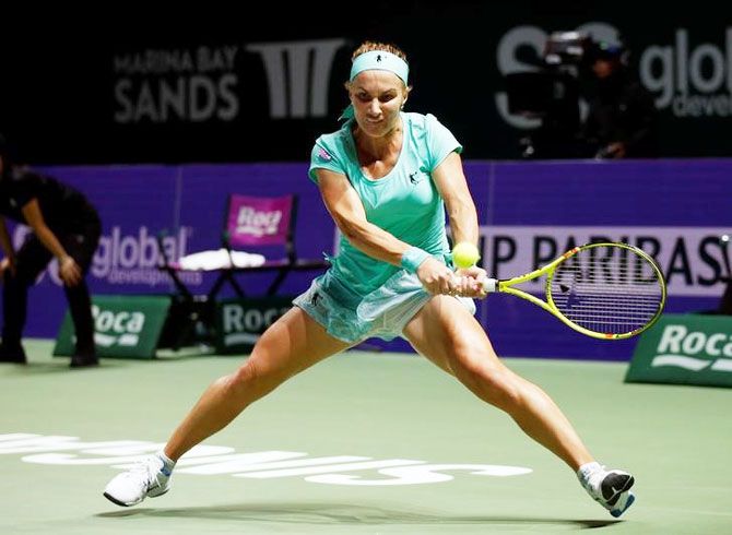 Svetlana Kuznetsova in action against Agnieszka Radwanska