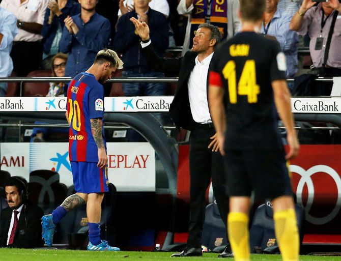 Barcelona's Lionel Messi leaves the pitch following his injury during the match against Atletico Madrid at Camp Nou on Wednesday