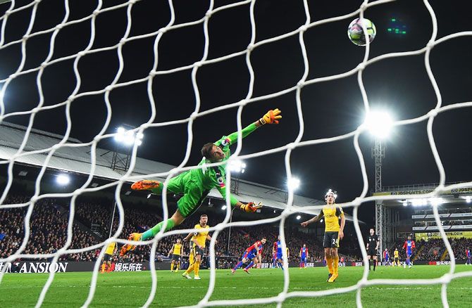 Arsenal 'keeper Emiliano Martinez dives in vain as Crystal Palace's Yohan Cabaye scores their second goal