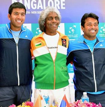 File photograph of Anand Amritraj (centre) with Leander Paes (right) and Rohan Bopanna
