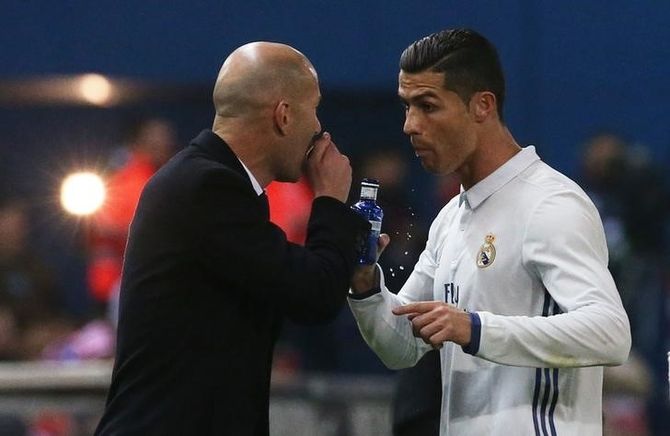Real Madrid's Cristiano Ronaldo and Real Madrid coach Zinedine Zidane speak