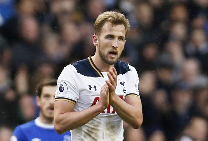 Tottenham Hotspur's Harry Kane applauds fans as he is substituted against Everton on Sunday