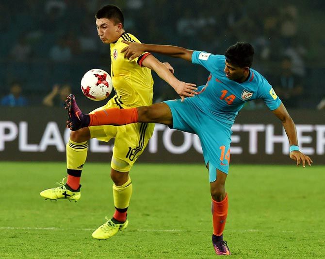 India's Rahim Ali and Colombia's Fabian Angel vie for possession