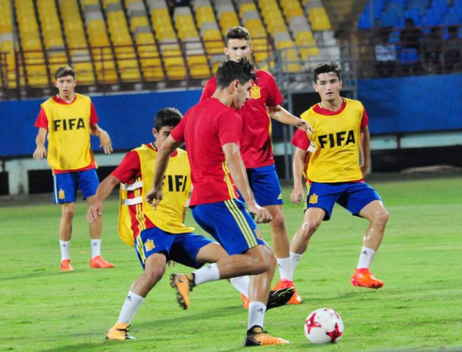 Spain's Under-17 football team at a practice session