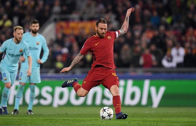 Daniele De Rossi scores