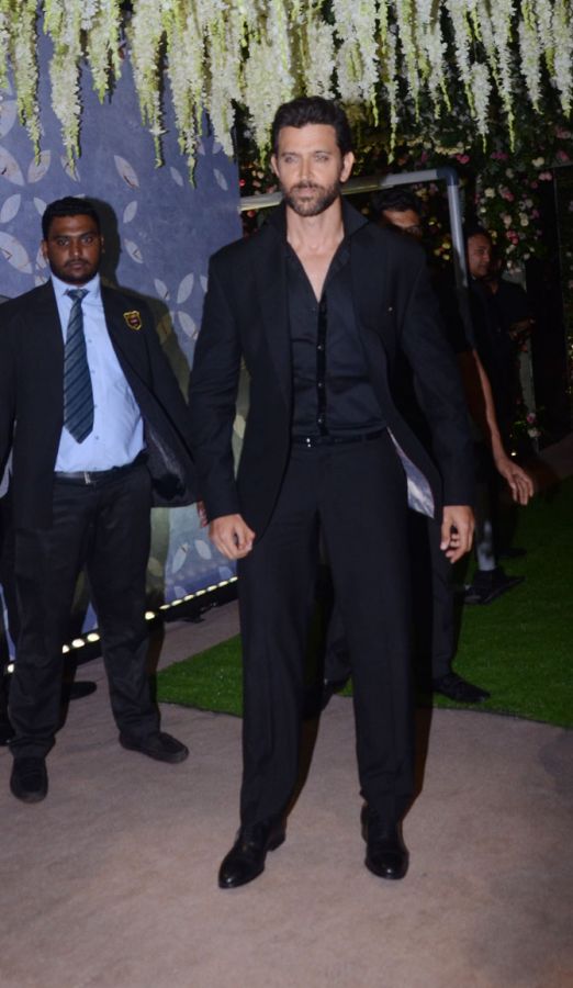 Hrithik Roshan looked all dapper in a black suit