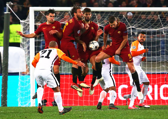 Roma's Kevin Strootman, Daniele De Rossi, Federico Fazio and Edin Dzeko jump to block a free kick by Shakhtar Donetsk's Alan Patrick