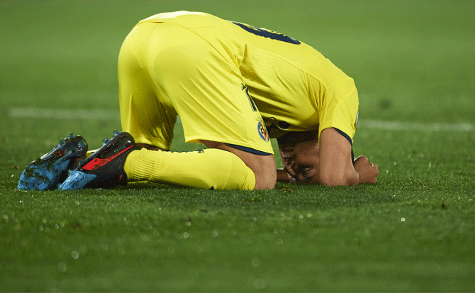 Villarreal's Santi Cazorla reacts during the match against FC Barcelona
