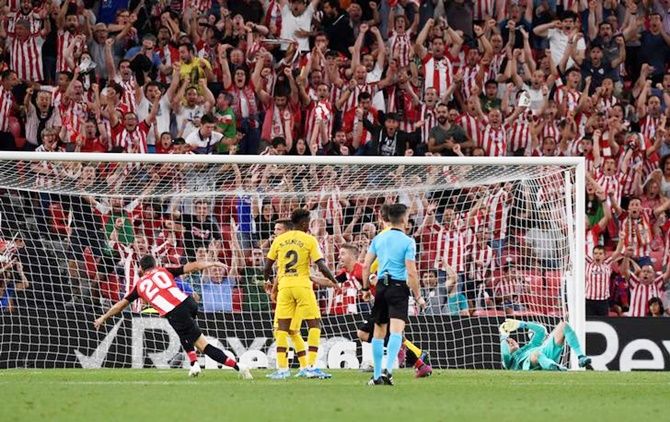 Aritz Aduriz celebrates scoring the match-winner for Athletic Bilbao against Barcelona in the La Liga on Friday.