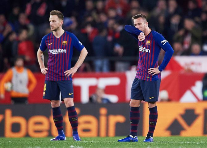 FC Barcelona's Arthur Melo and Ivan Rakitic (left) react after Sevilla's second goal
