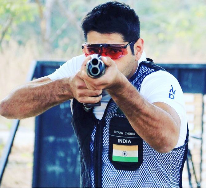 Kynan Chenai shot two perfect rounds of 25 to move atop the list at the ISSF Shotgun World Cup