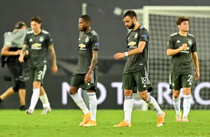 Manchester United's Bruno Fernandes and Fred wear dejected looks after their loss 