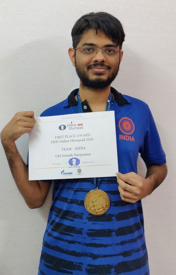 Chess player Srinath Narayanan with the gold medal