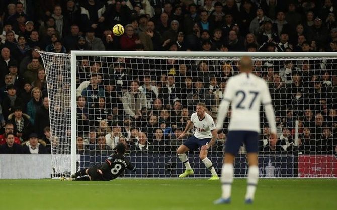 Manchester City's Ilkay Gundogan misses a chance to score as Tottenham Hotspur's Toby Alderweireld looks on