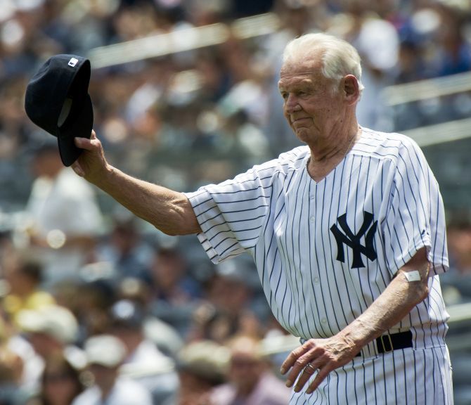 Former New York Yankees pitcher Don Larsen tips his cap during introductions for the 65th Old Timers' Day game before their MLB interleague baseball game with the Colorado Rockies at Yankee Stadium in New York, June 26, 2011