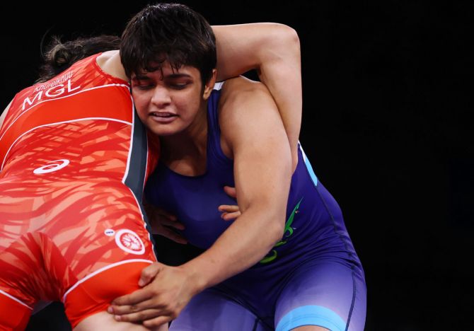 India's Sonam Malik in action against Mongolia's Bolortuya Khurelkhuu during the Olympics women's 62kg category wrestling bout on Tuesday