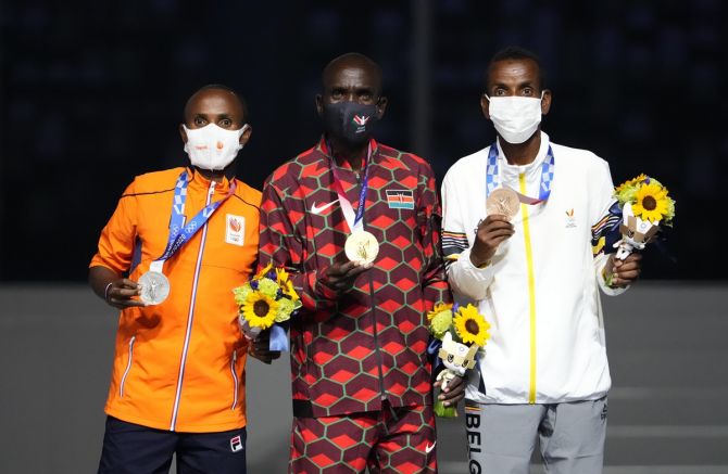 A victory ceremony was held for the first time for the women's and men's marathon during the closing ceremony. Silver medallist Abdi Nageeye of the Netherlands, Kenya's gold medallist Eliud Kipchoge and Belgium's bronze medallis Bashir Abdi receive their medals.