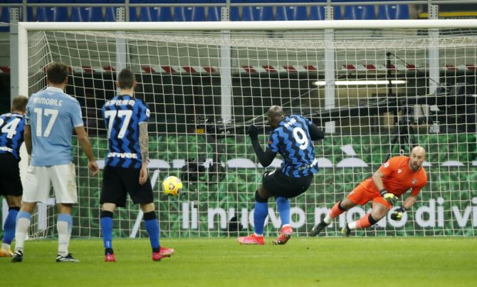 Romelu Lukaku scores Inter Milan's first goal from the penalty spot.