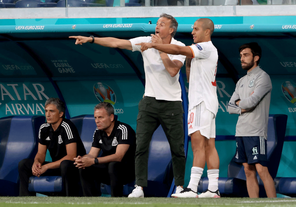 Luis Enrique, Head Coach of Spain speaks with Thiago Alcantara before he takes to the field during the UEFA Euro 2020 Championship quarter-final match against Switzerland at Saint Petersburg Stadium in Saint Petersburg, Russia, on July 2, 2021