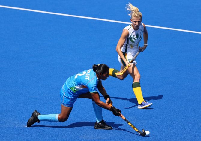 Gurjit Kaur tries to make her way past South Africa's Tarryn Glasby
