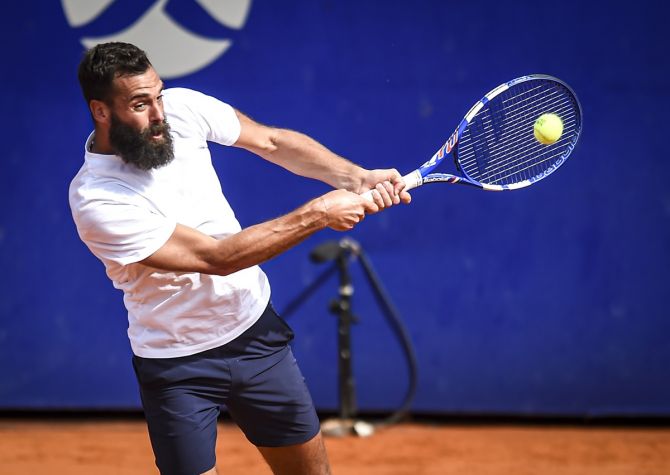 France's Benoit Paire hits a backhand during his match against Argentina's Francisco Cerundolo 