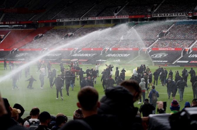 Mounted police moved in to try to clear the areas outside the stadium and there were some isolated incidents with bottles and barriers being thrown