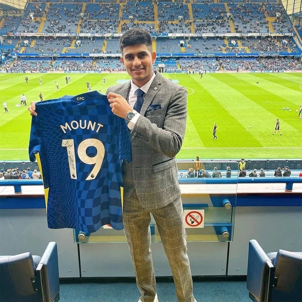 Shubman Gill with the jersey gifted by Chelsea striker Mason Mount at Stamford Bridge in London on Saturday