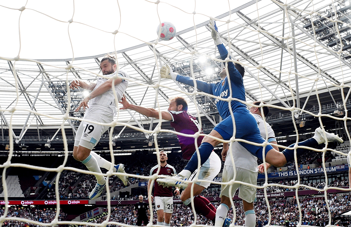 Burnley's Jay Rodriguez in action with West Ham United's Lukasz Fabianski and Craig Dawson