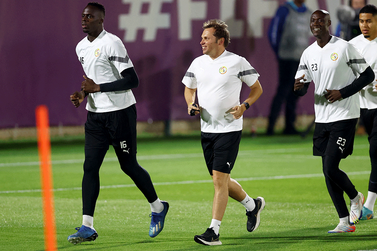 Senegal's Edouard Mendy (left) and Alfred Gomis during training. 