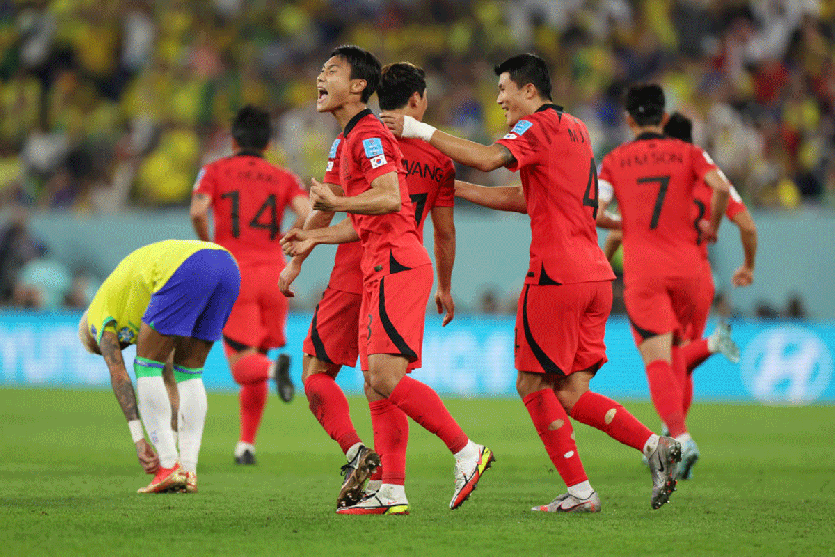 Brazil's Neymar is challenged by Jounho Son.