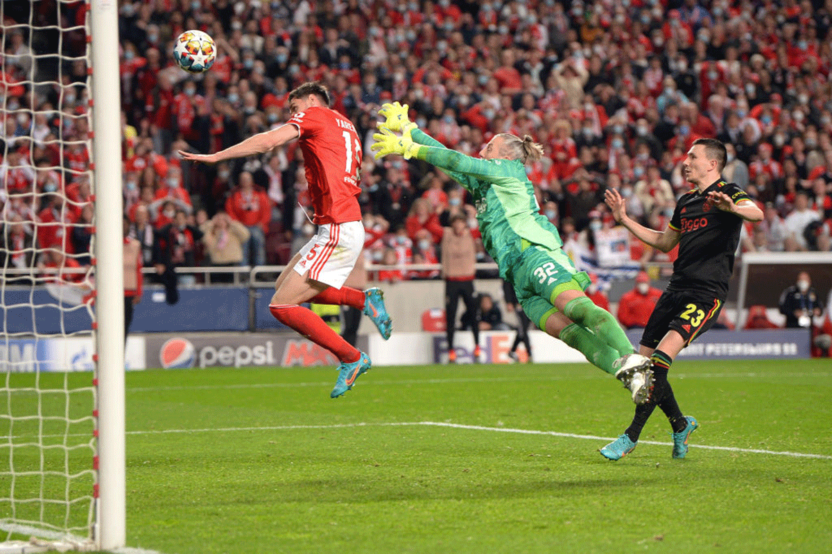 Benfica's Roman Yaremchuk scores their second goal during the UEFA Champions League Round Of Sixteen Leg One match against AFC Ajax at Estadio da Luz in Lisbon