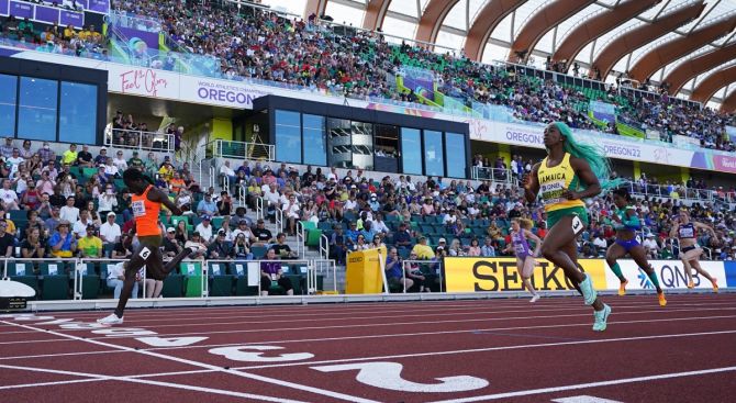 Niger's Aminatou Seyni crosses the line to win the women's 200 metres heat ahead of second-placed Jamaica's Shelly-Ann Fraser-Pryce.