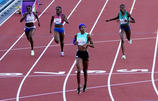 The Bahamas' Shaunae Miller-Uibo wins her women's 400 metres semi-final in 49.55 seconds, virtually jogging the last 50 metres. 