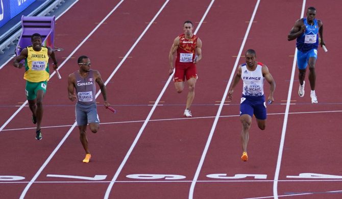 Jimmy Vicaut crosses the line ahead of second-placed Canada's Andre De Grasse to earn France victory in their heat.