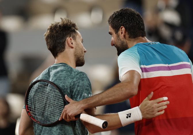 Casper Ruud and Marin Cilic embrace at the net after their semi-final.
