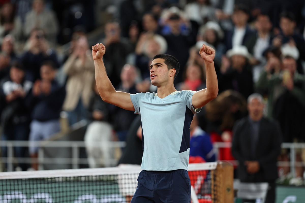 Spain's Carlos Alcaraz celebrates victory over Sebastian Korda of the United States in the French Open men's singles third round, at Roland Garros in Paris, France, on Friday.