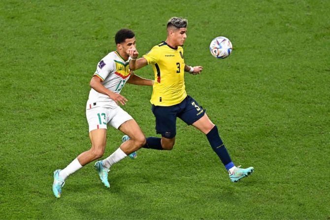 Ecuador's Piero Hincapie battles for possession with Senegal's Iliman Ndiaye
