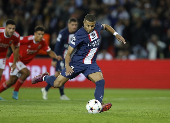 Kylian Mbappe puts Paris St Germain ahead from the penalty spot during the Group H match against Benfica at Parc des Princes, Paris, France.