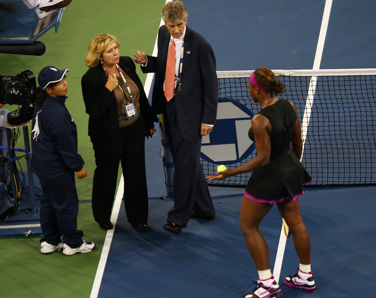 Serena Williams talks to tournament manager Brian Earley, centre, during the women's singles semi-final against Belgium's Kim Clijsters after the lineswoman called a foot fault, at the 2009 US Open.