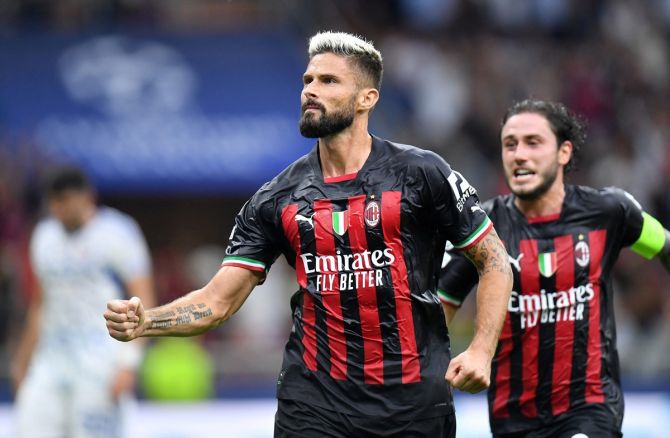 Olivier Giroud celebrates scoring AC Milan's first goal from the penalty spot in the Group E match against Dinamo Zagreb, at San Siro, Milan, Italy.