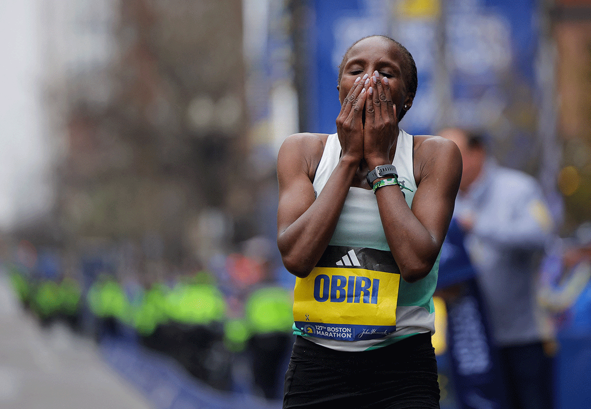 Kenya's Hellen Obiri won the elite women's race in 2:21:38