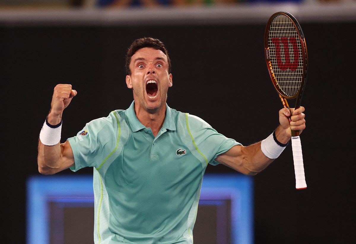 Spain's Roberto Bautista-Agut celebrates winning his third round match against Britain's Andy Murray on Saturday, Day 6 of the 2023 Australian Open, at Melbourne Park.