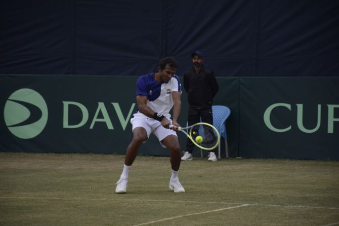 Sriram Balaji, a doubles specialist, was challenged by Aqeel Khan, but the Indian defeated the veteran Pakistani 7-5, 6-3 in the rain-hit second singles.