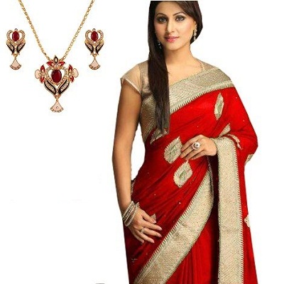 red silk saree matching jewellery