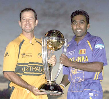 Captains Ricky Ponting (L) of Australia and Mahela Jayawardene of Sri Lanka pose for photographers with the Cricket World Cup trophy in Barbados on Thursday.