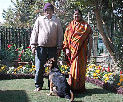 Dhonis parents with his Favourite dog