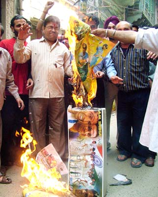 Fans burn effigies