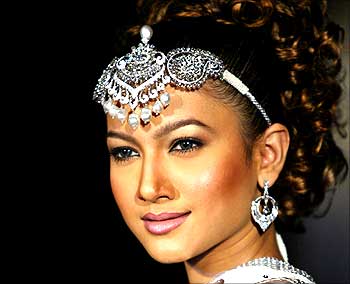 Model Gauhar Khan displays hand-crafted diamond jewellery.