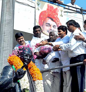 Jagan campaigns for the GHMC elections