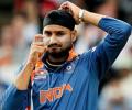 Harbhajan punches lensman at Bangalore airport